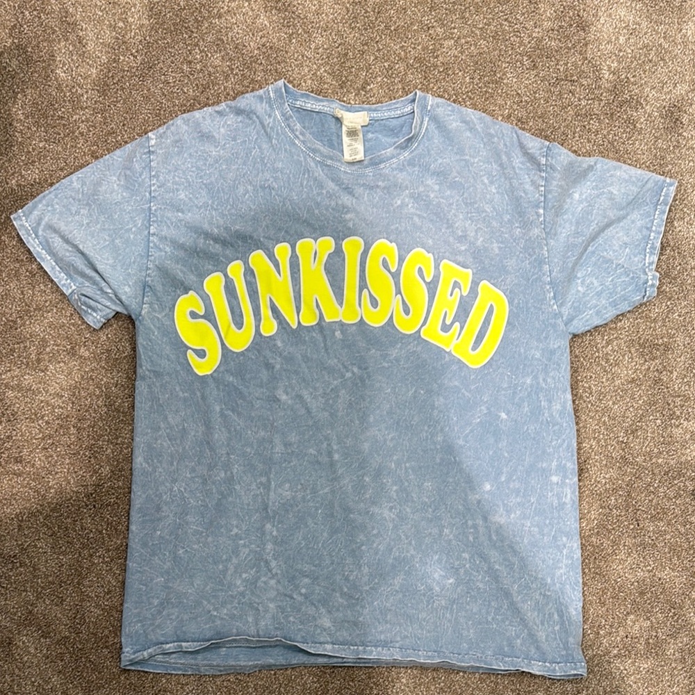 Altar'd State Blue and Yellow 'Sunkissed' Tee